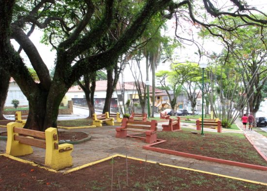 Praça dos Expedicionários recebe revitalização