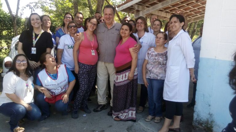 Médico recebe homenagem de funcionários e pacientes da UMSF São Silvestre