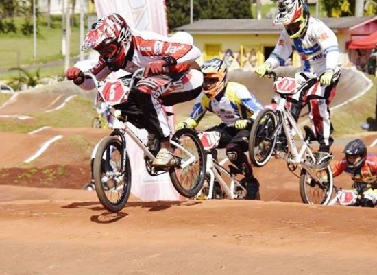 Bicicross jacareiense conquista bons resultados no fim de semana