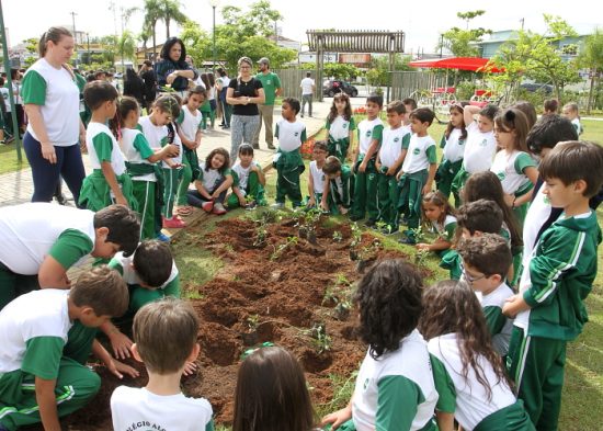 Escola desenvolve projeto de jardinagem no Parque dos Eucaliptos