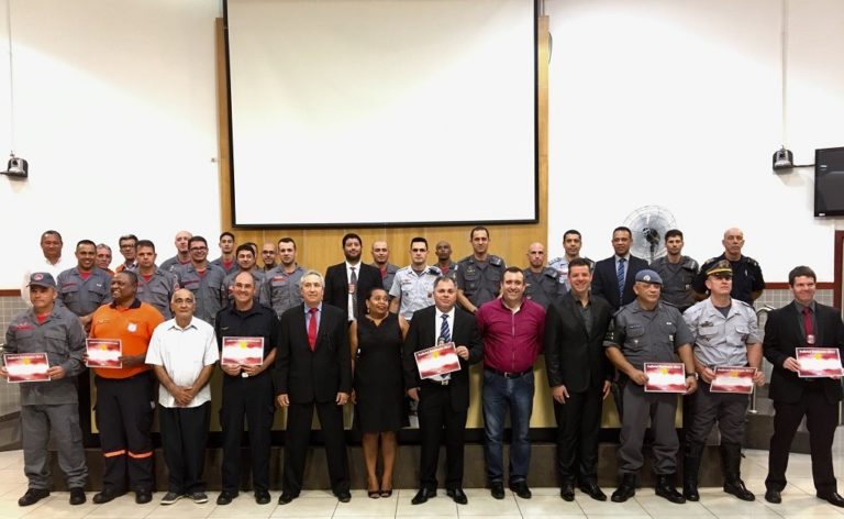Câmara Municipal homenageia profissionais de segurança pública que atuam em Jacareí