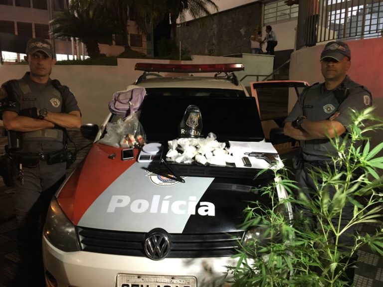 Polícia prende traficante com arma e drogas no Novo Amanhecer