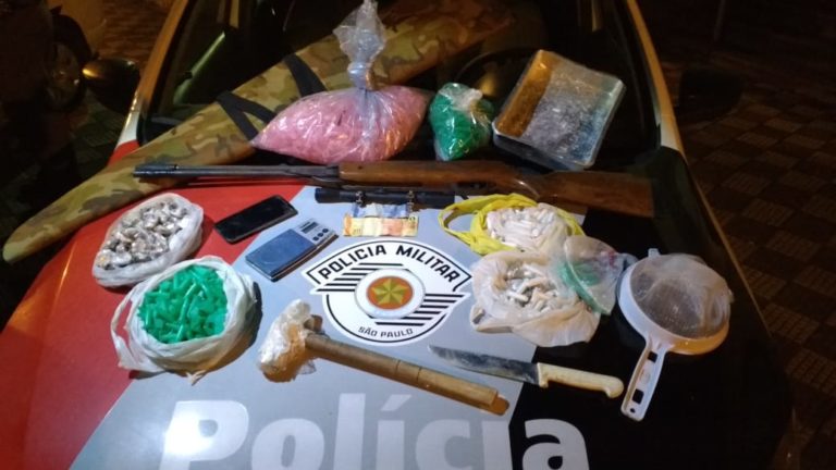 PM prende traficante e encontra droga enterrada em Jacareí