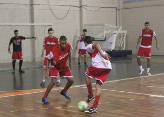 Jacareí realiza seletiva para futsal