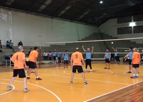 Olimpíada Evangélica tem semifinal de vôlei e futsal