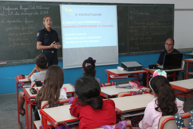 Segurança na internet é tema de palestra em escolas municipais