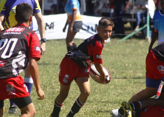 Corrida pedestre e jogos de futsal e basquete são destaques no final de semana