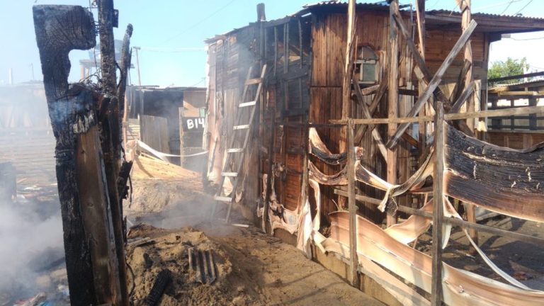 Incêndio no Lagoa Azul assusta moradores e destrói barracos