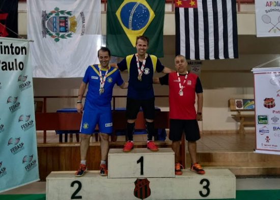 Atletas de Jacareí vencem etapa estadual de badminton
