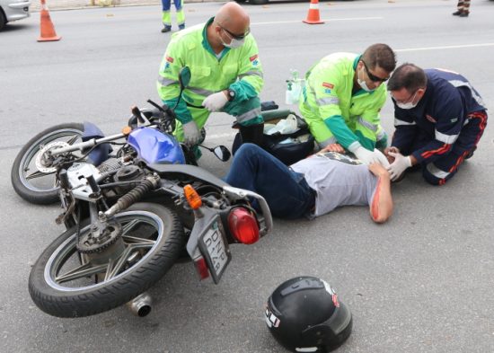 Simulação de acidente de trânsito chama atenção no centro de Jacareí