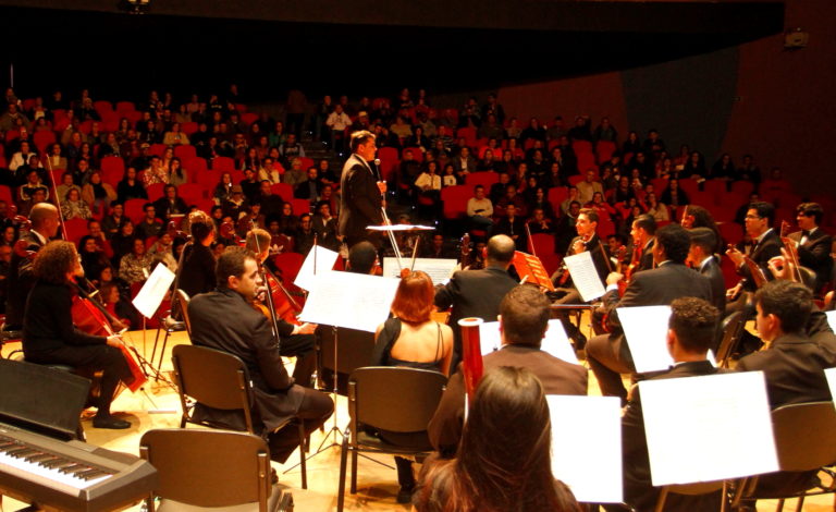 Orquestra e Banda Sinfônicas se apresentam em Jacareí