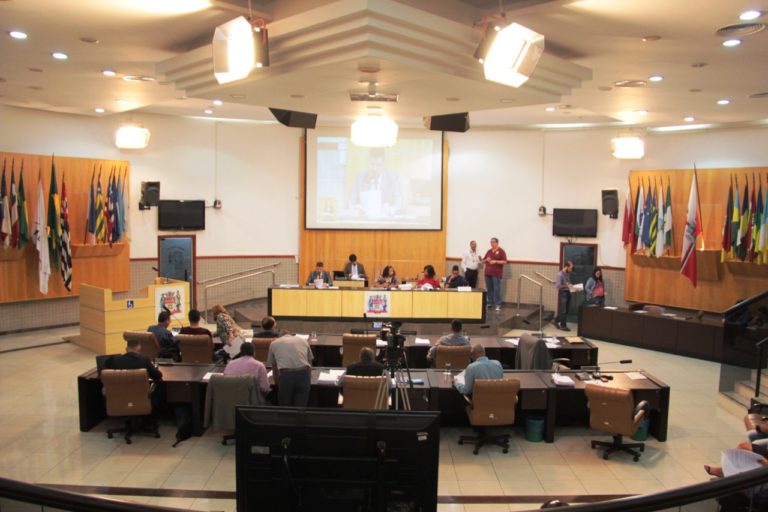 Em sessão mais longa do ano, Câmara aprova três reformas do prefeito