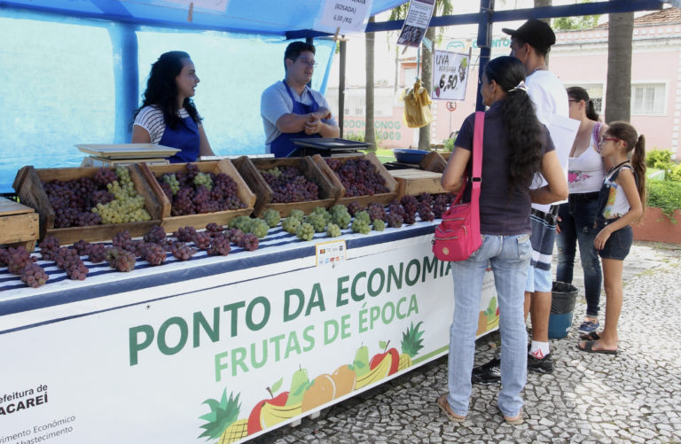 Ponto da Economia retoma atividades com comércio de uvas