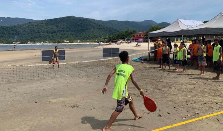 Programa leva crianças de Jacareí à praia