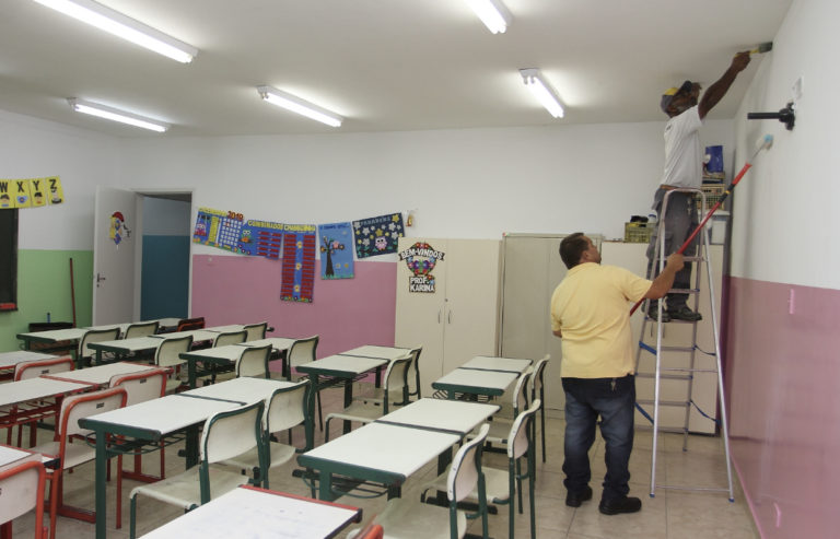 Aulas na rede municipal recomeçam hoje