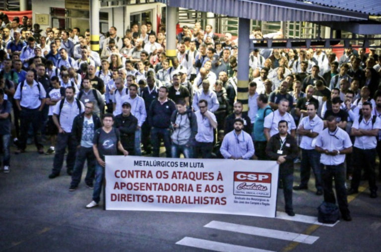 Metalúrgicos da região protestam contra reforma da Previdência