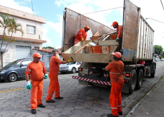 Cata-Treco estará em cinco bairros da cidade neste sábado