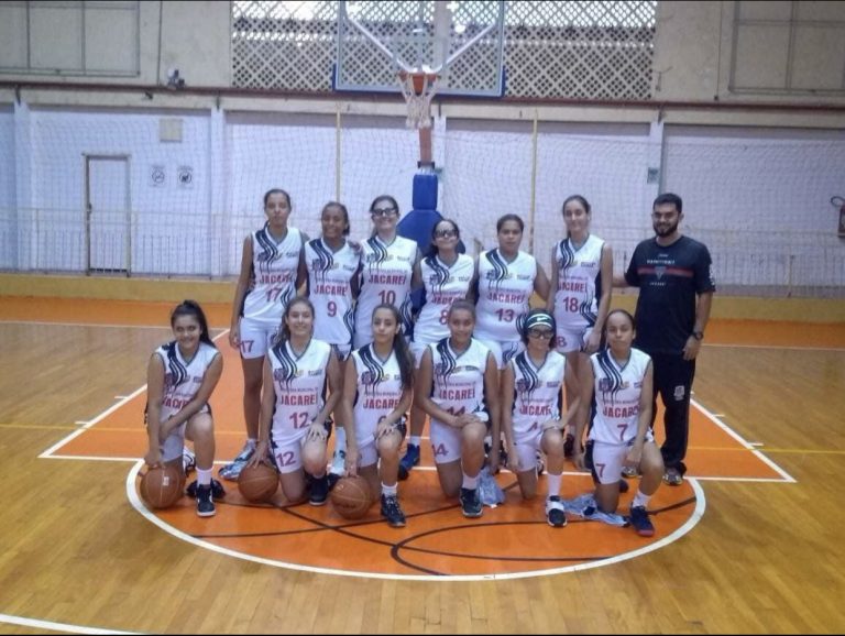 Meninas do basquete vencem na Liga Metropolitana