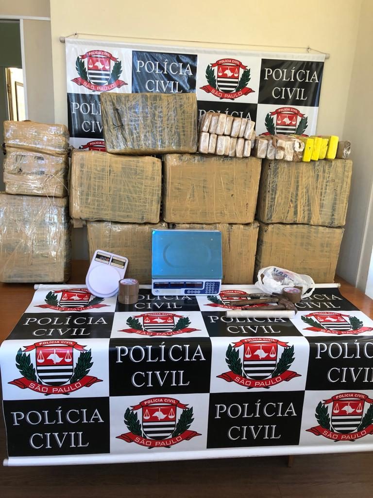 Atrás de carros roubados, Polícia Civil prende dois homens com quase 200 kg de maconha