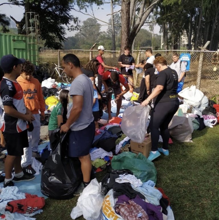 Jacareí Rugby coleta mais de 7,5 mil peças em ações para a Campanha do Agasalho