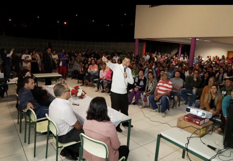 700 pessoas participam de reunião sobre regularização fundiária no Rio Comprido