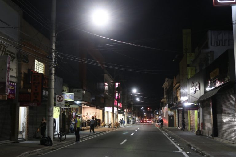 Substituição de iluminação por LED segue em Jacareí