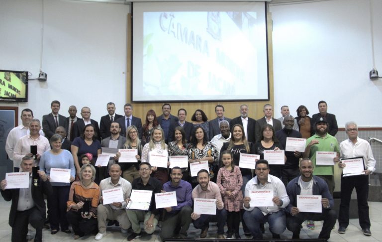 Jacareí  homenageia educadores físicos destaques