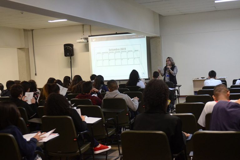 Alunos da rede municipal participam de simulação da ONU