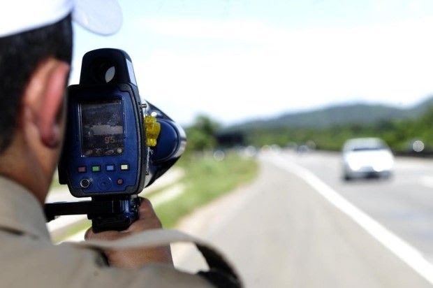 Bolsonaro suspende radares móveis em rodovias federais