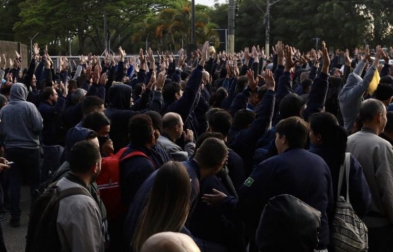 Trabalhadores da Embraer entram em greve por aumento