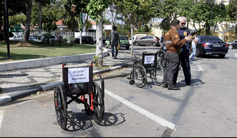 Ação em Jacareí chama atenção para os direitos dos portadores de deficiência física