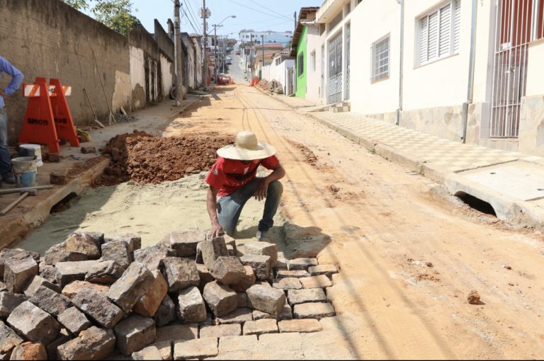 Rua na região central passam por obras