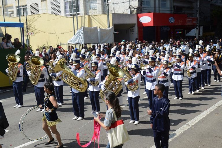 Cerca de 5.000 desfilam no 7 de setembro em São José