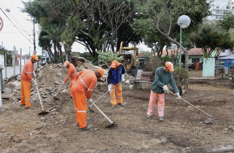 Praça da rua Chiquinha Schurig passa por revitalização