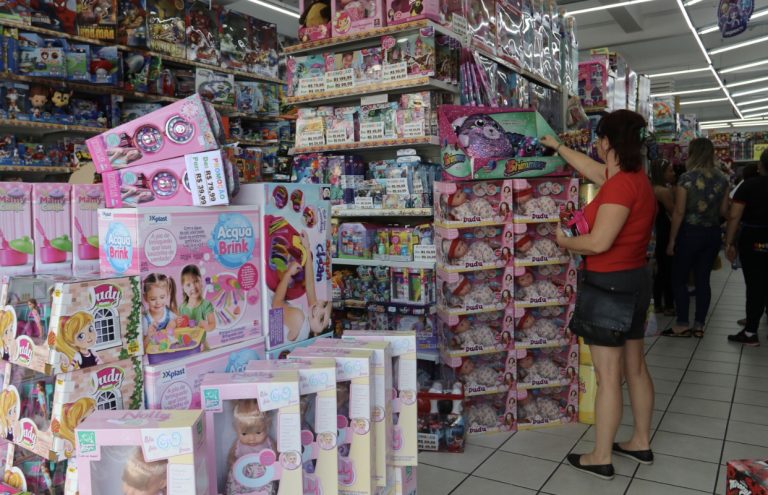 Dia da Criança: Procon de Jacareí alerta para cuidados na compra de brinquedos