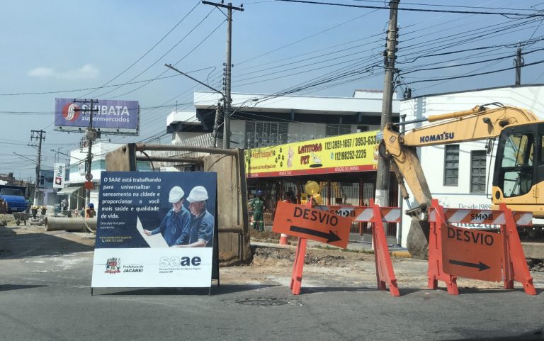 Trânsito na Rua Santa Helena é parcialmente liberado