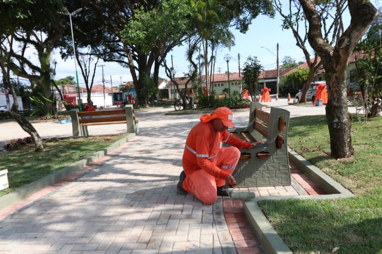 Praças recebem bloquetes feitos em Usina de Resíduos