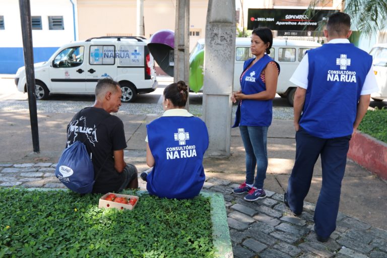 ‘Consultório na Rua’ leva cuidados de saúde à população em situação de rua