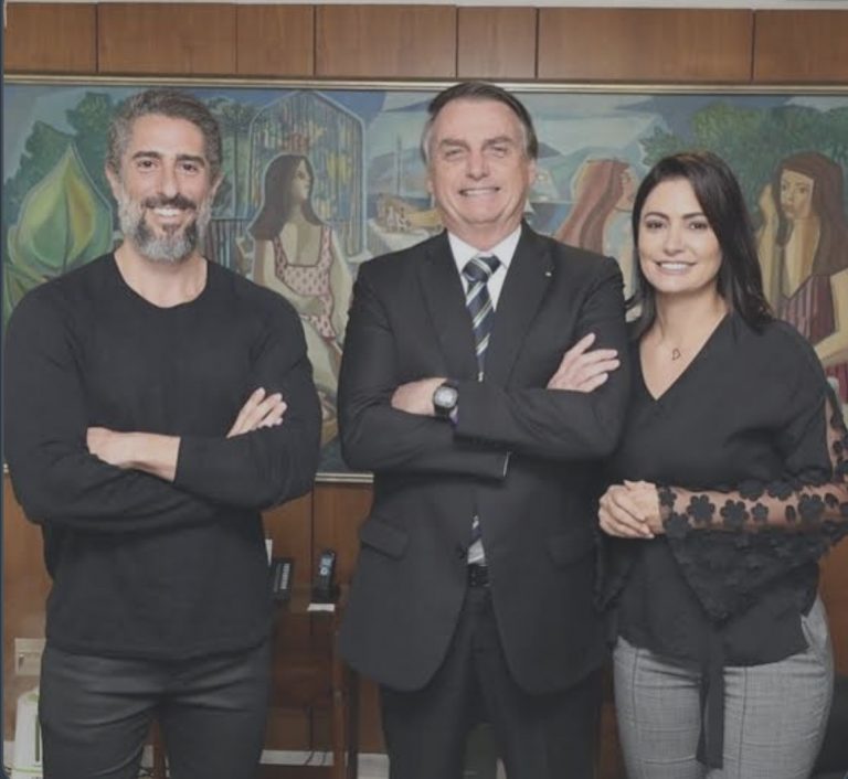 Bolsonaro sanciona lei que institui carteira nacional do autista