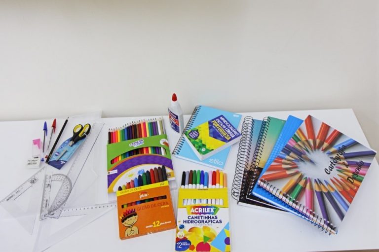 Alunos da rede municipal de São José já têm material escolar garantido para este ano