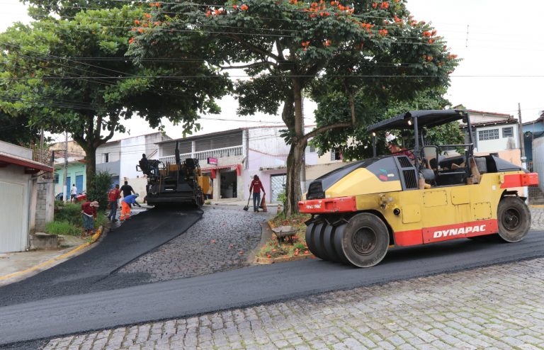 Avenida Vale do Paraíba, no Parque Santo  Antônio, recebe obra de recapeamento