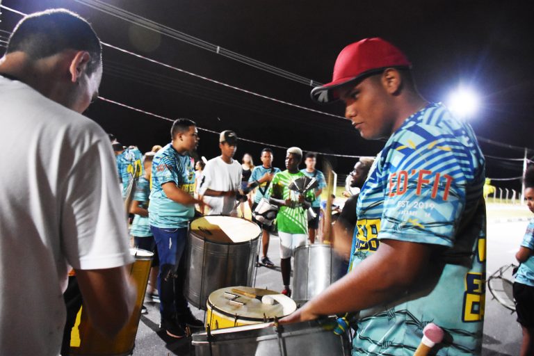 Domingo tem desfile de  carnaval em Jacareí