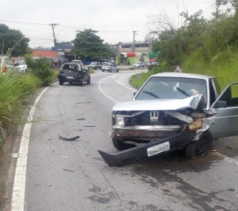 Acidente na Geraldo Scavone deixa um ferido