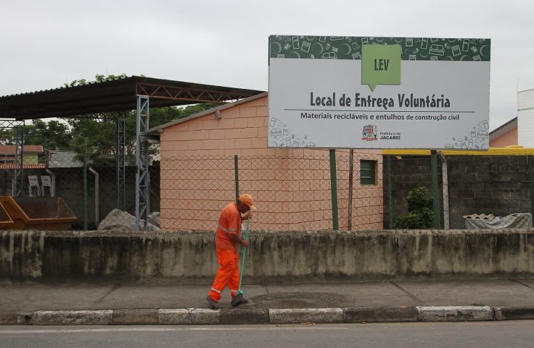 Jacareí altera horário dos LEVs