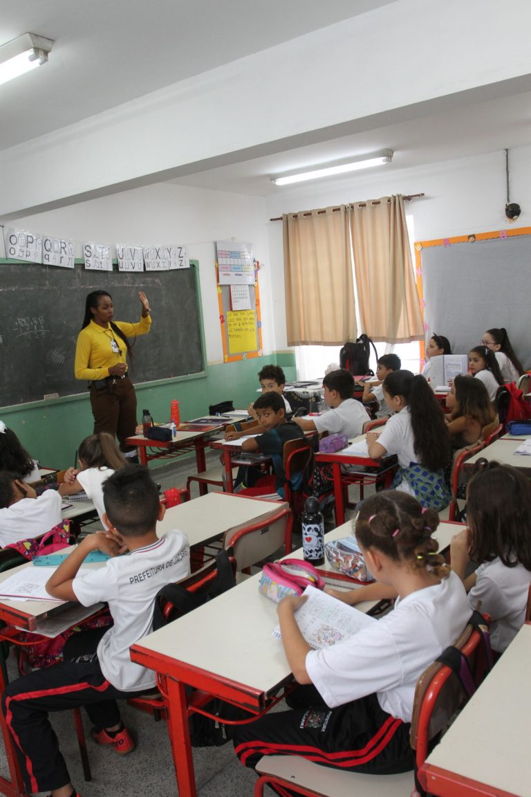 Educação no trânsito é tema de campanha nas escolas municipais de Jacareí