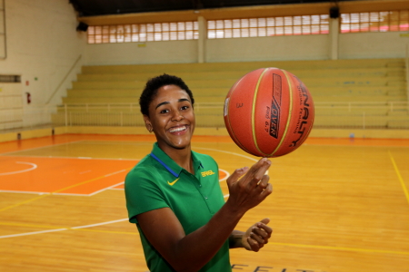 Basquete: pivô Vitória Maria, campeã da LBF 2019, aproveita férias e treina em Jacareí