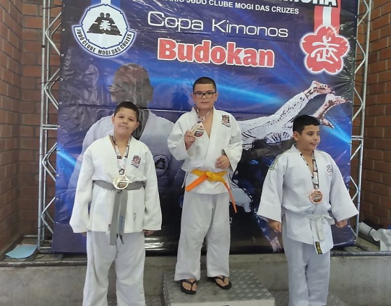 Judô de Jacareí conquista ouro, prata e bronze no troféu Kimura