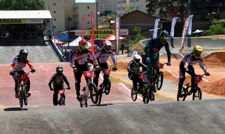 Bicicross: pilotos de Jacareí estreiam no Paulista neste domingo