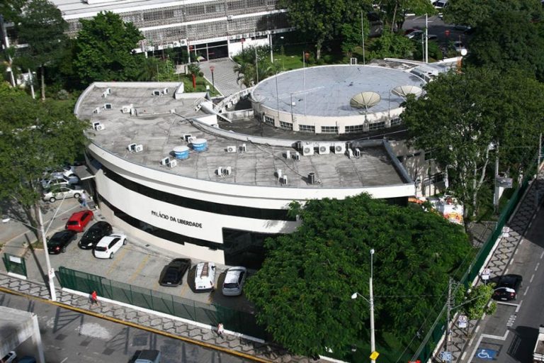 Com restrições, Câmara de Jacareí retoma atividades nesta segunda