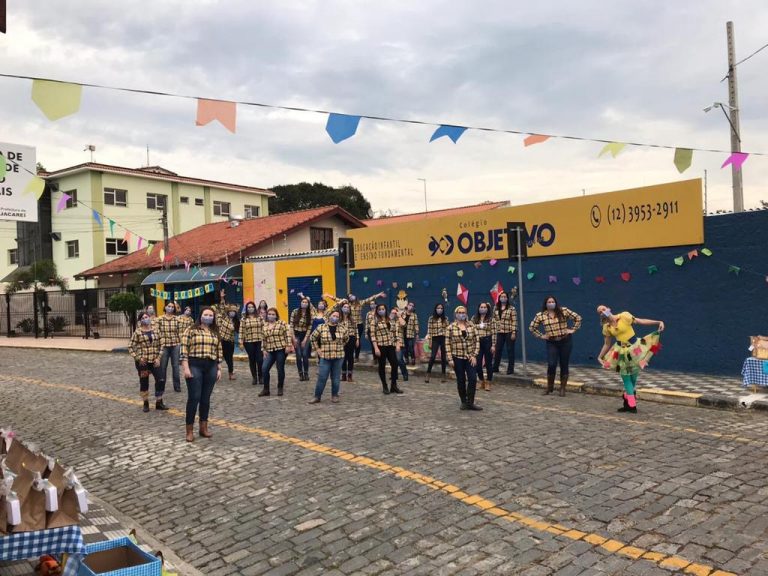 Escola de Jacareí inova com Drive Thru Junino